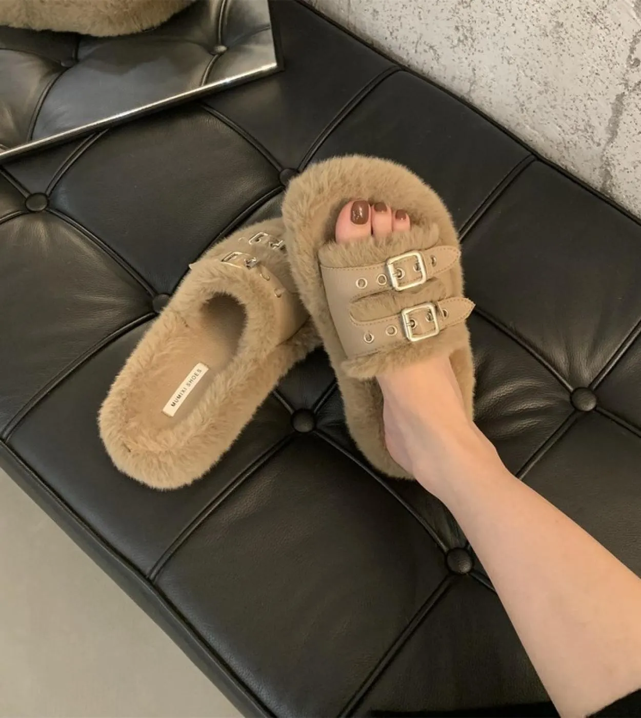 Pantofole in peluche da indossare all'esterno con una parola da donna 2022 autunno nuova fibbia per cintura pantofole casual in