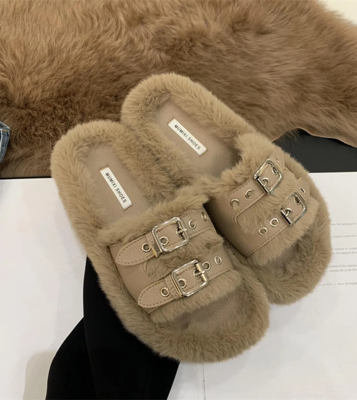 Pantofole in peluche da indossare all'esterno con una parola da donna 2022 autunno nuova fibbia per cintura pantofole casual in