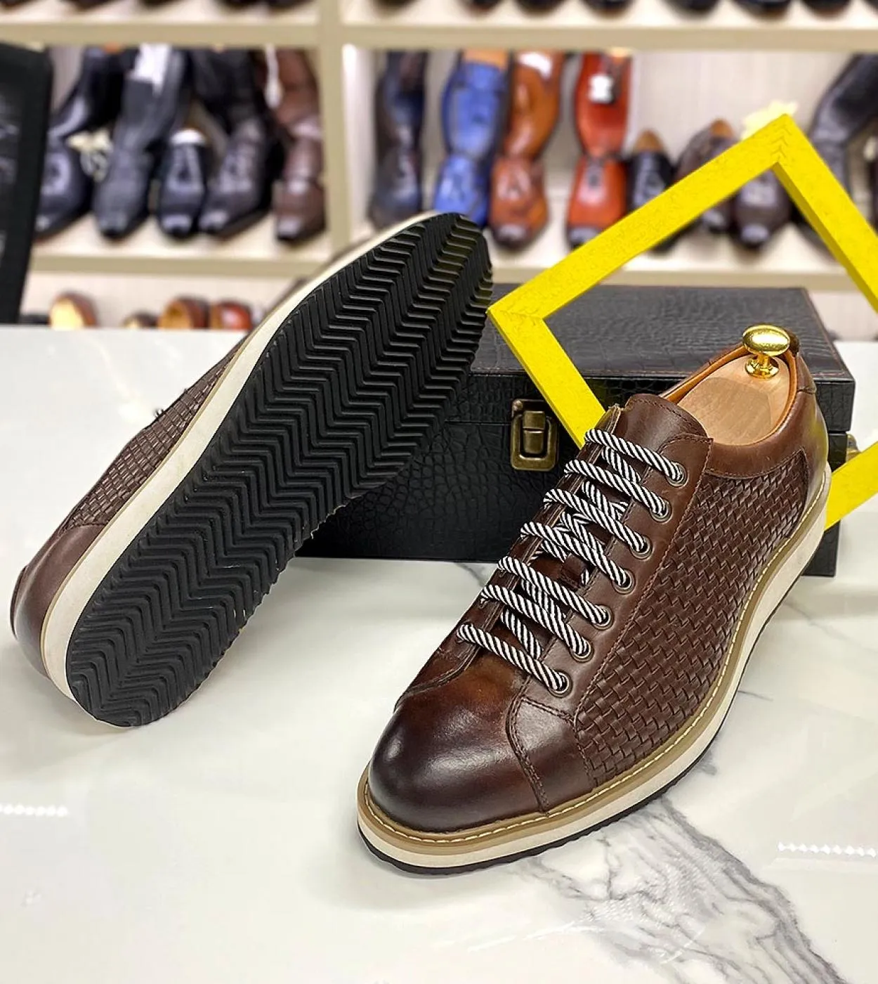 Scarpe casual da uomo in vera pelle di vitello Scarpe da guida piatte di lusso con lacci a 7 occhielli Sneakers da uomo di grand