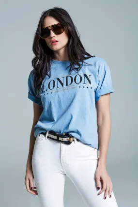 T-shirt relaxed fit in baby bue lavato con logo london